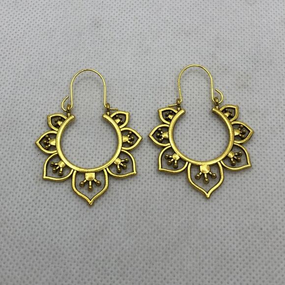 Vintage Boho Mandala Flower Hoop Earrings Gold Tone Brass Earwire Dangle Style - Picture 8 of 11